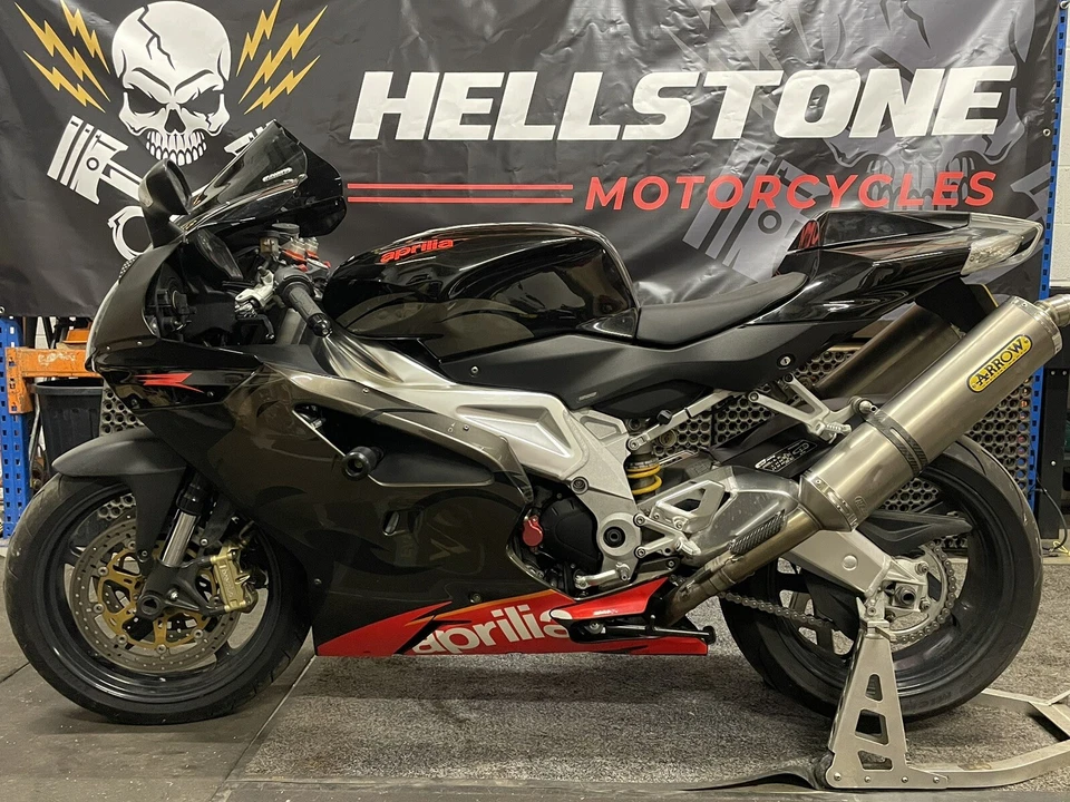 MARCO APRILIA RSV1000R CON PLACA PRIVADA V5 LIBRO DE REGISTRO E HISTORIAL DE SERVICIO Foto 3 de 4