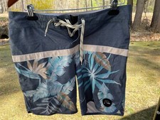 Quicksilver Dry Flight Men's 30 x 8 Tropical Hawaiian Board Shorts Bathing Suit