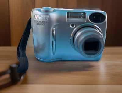Nikon COOLPIX E4600,  4.0MP Digital Camera - Silver, Bundle, Tested