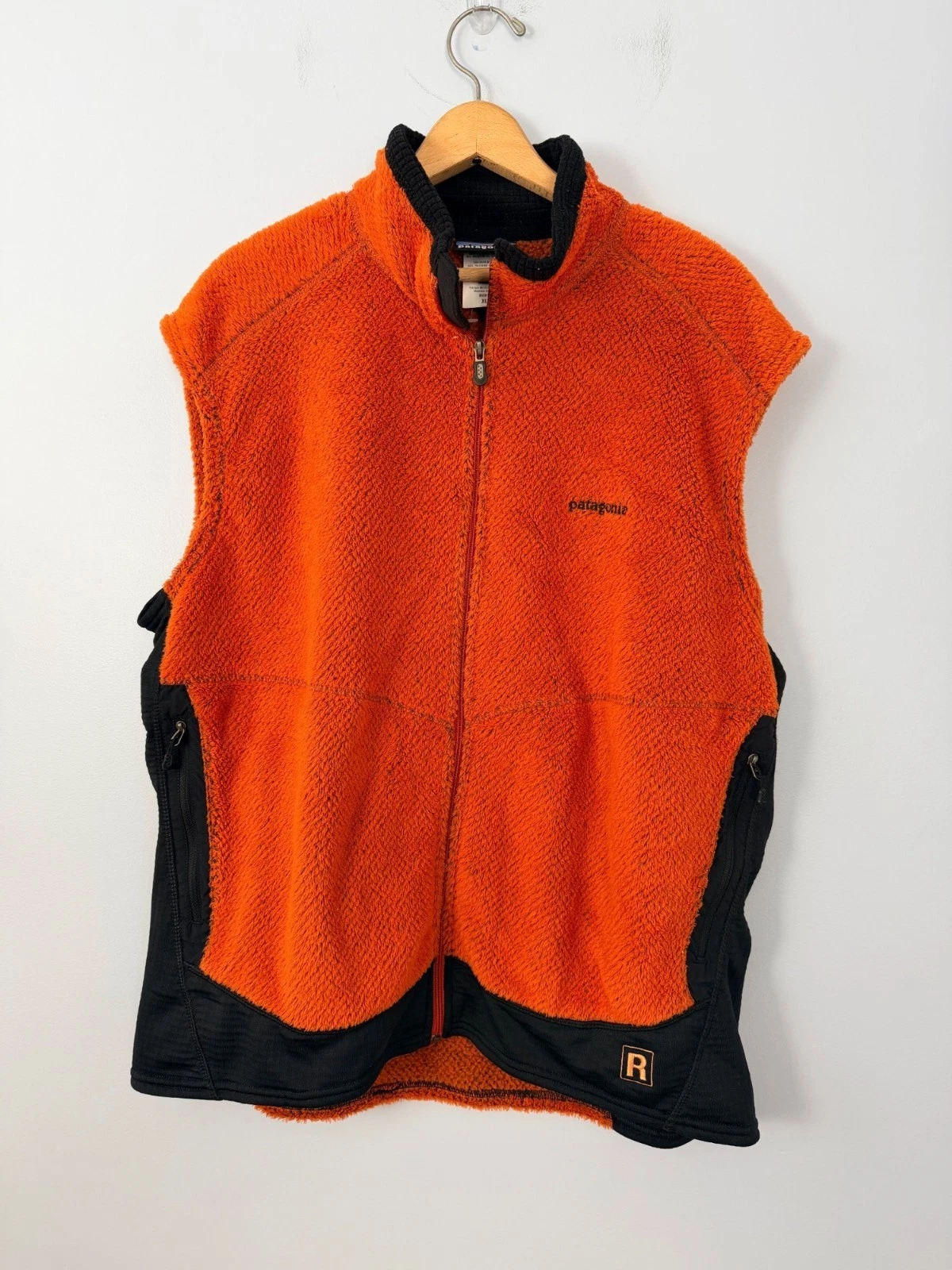 Patagonia R Series Mens XL Orange & Black Regulator Fleece Vest Hiking Outdoor
Opens in a new window