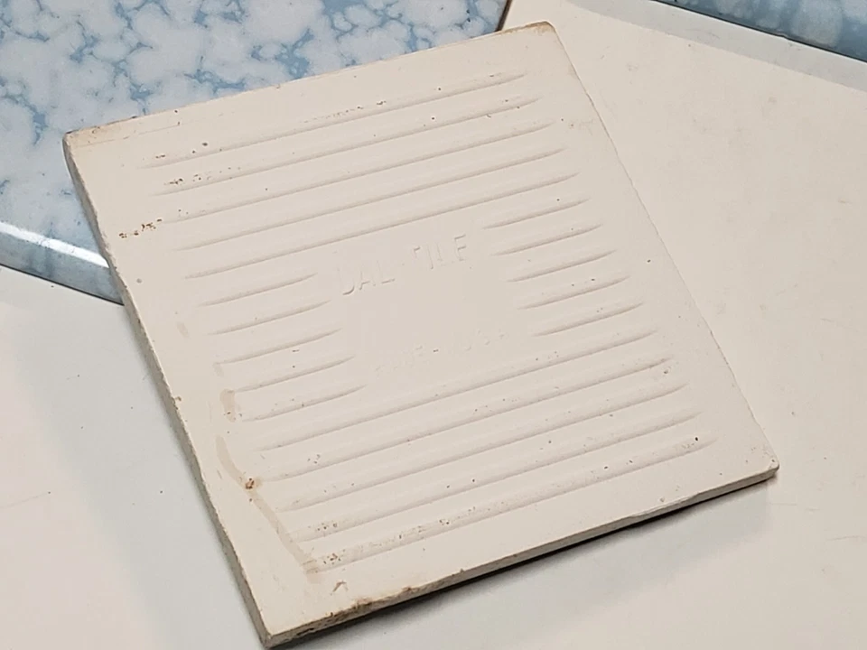 De colección. Lote de 6 Azulejos Cerámicos DALTILE - Azul Claro Veado Brillo 4 1/4 Bullnose NUEVO Foto 4 de 4