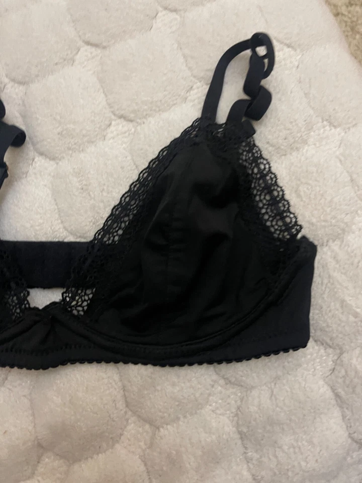 Sujetador H&m negro con aros sin relleno talla us28a it0a eu60a Foto 2 de 4