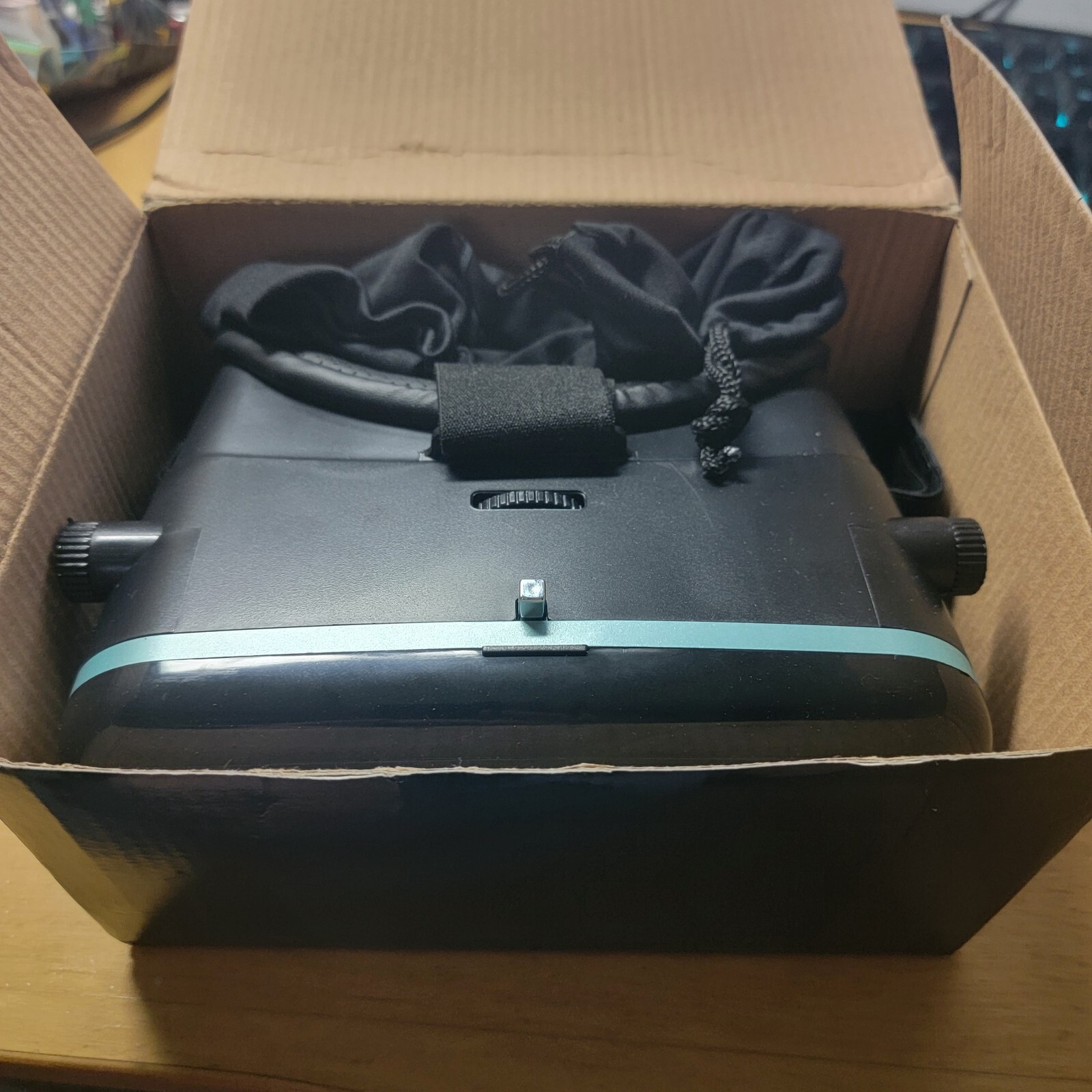 Wireless VR Headset for iPhone & Android with Bluetooth Controller - New Open Box-image