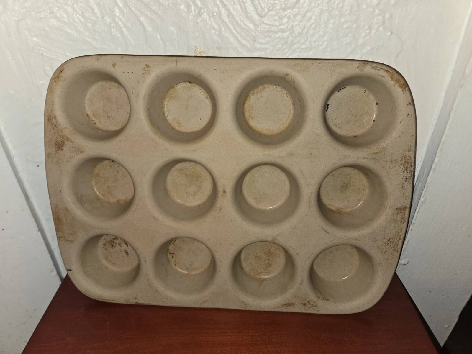 The Pampered Chef Family Heritage Stoneware 12 Cupcake Muffin Pan Baking Stone