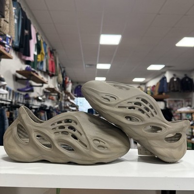 Size 1 (PS) - adidas Yeezy Foam RNNR Low Stone Sage (GX7295)