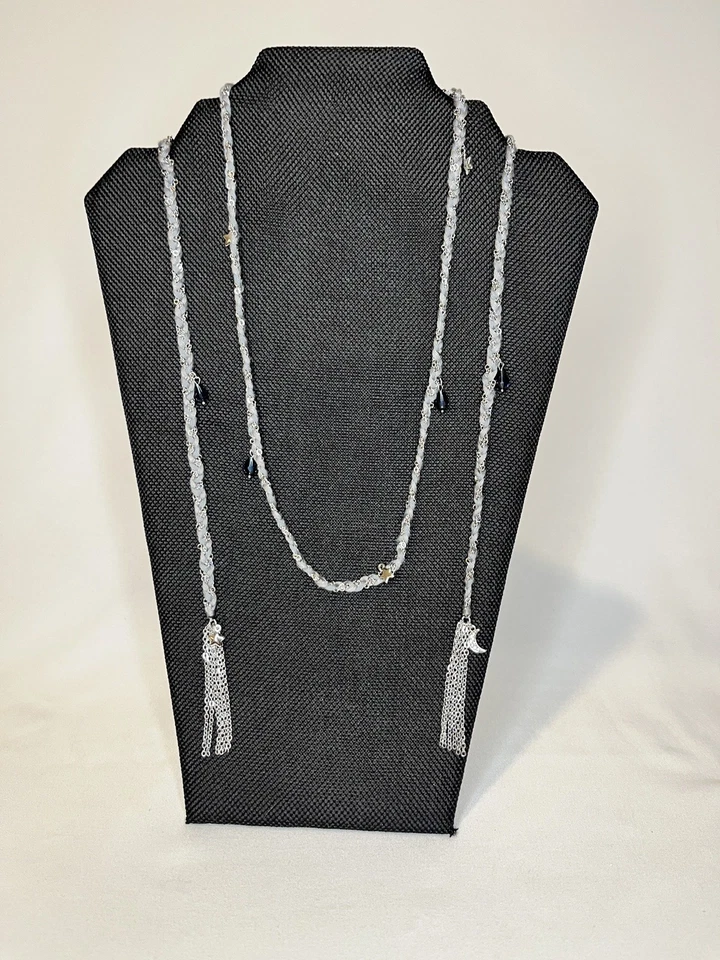 Collar Chloe + Isabel Sun Moon Charm Plata Gris Azul Cuentas Foto 3 de 4