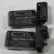 Lot of 2 Allen Bradley 42GRU-9203-QD Photoelectric Sensor Series A