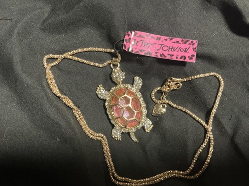 Sallow Turtle Necklace