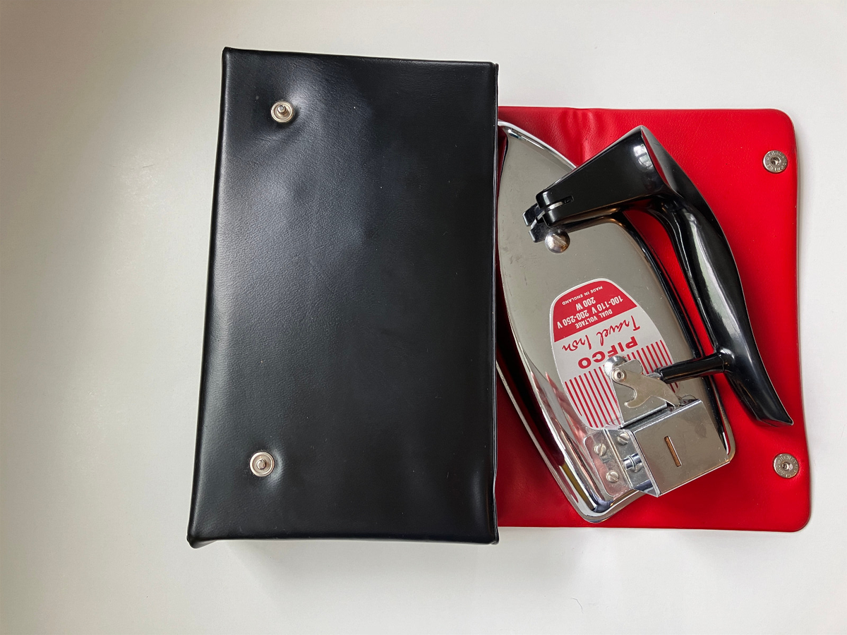 Fer de voyage vintage Pifco double tension 100-240V & étui