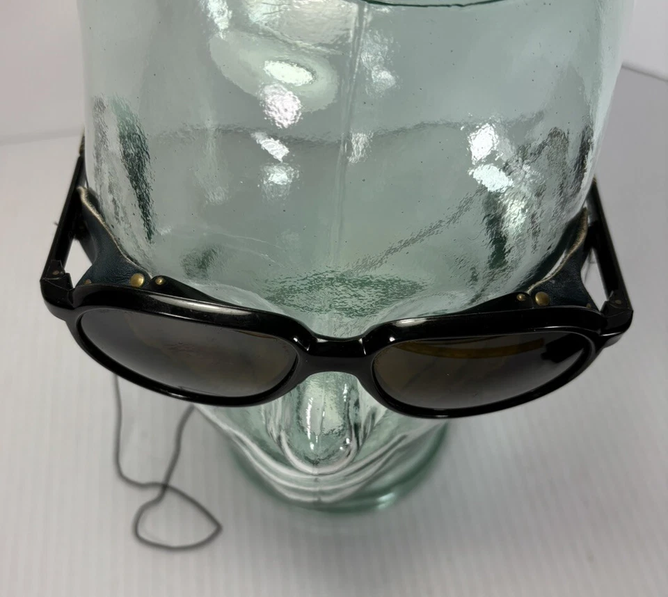 Gafas de sol vintage de nailon con protectores laterales de cuero reales de Francia Foto 2 de 4