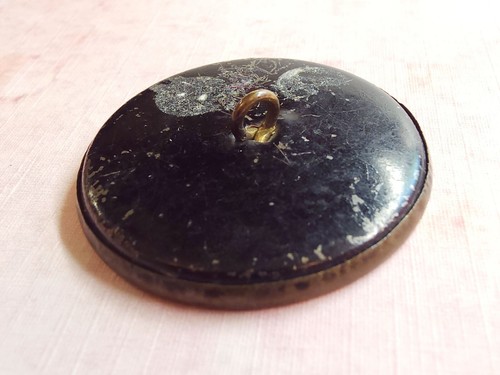 Cinderella the Drudge ~ Large Antique Brass Picture Button ~ almost 1-3/8" 35mm - Picture 3 of 4