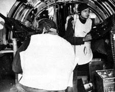 Waist Gunners with flak jackets on B-17 Flying Fortress 8x10 WWII WW2 Photo 549a