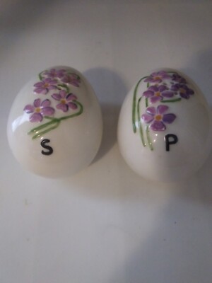 VTG HOLLAND MOLD CERAMIC EGG HAND PAINTED SALT & SHAKERS WITH PURPLE VIOLETS