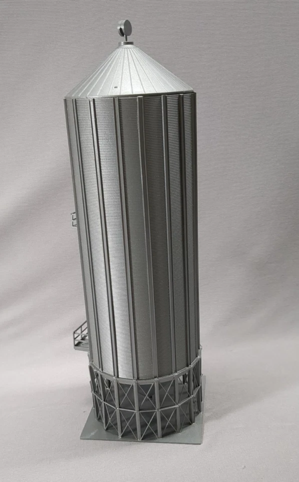 HO scale Walthers 933-2937 WET/DRY GRAIN STORAGE BIN Build up kit - Image 3 of 4