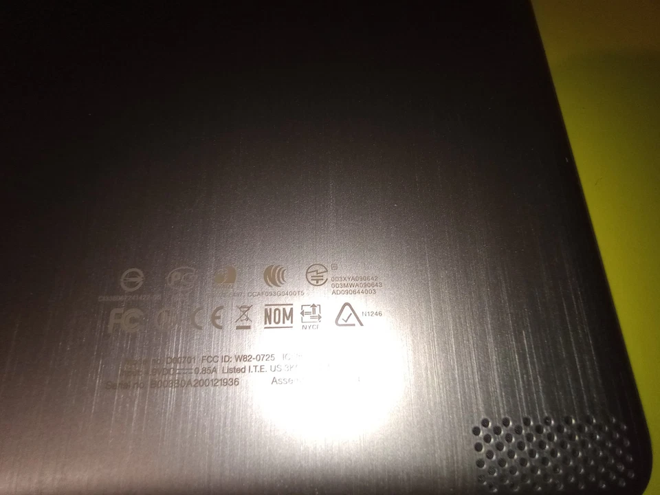 VTG 2009 Amazon Kindle White 2nd Gen Model D00701 Original BOX  Needs Battery - Image 4 of 4