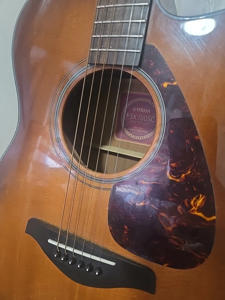 Yamaha FSX700SC Acoustic Electric  Guitar with Built-in Amplifier and Tuner - Image 2 of 4
