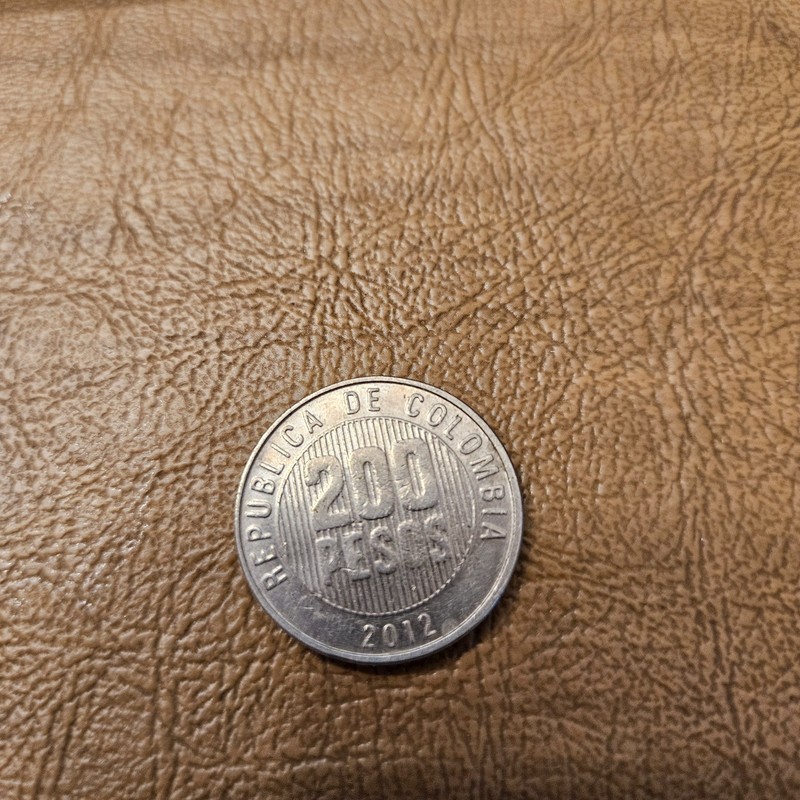 2012 Colombia 200 Pesos Actual Coin 