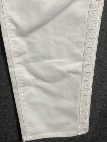 Pantalones de mezclilla para mujer Coldwater Creek talla grande 40x29 blancos bordados ajustados al tobillo - Imagen 5 de 11