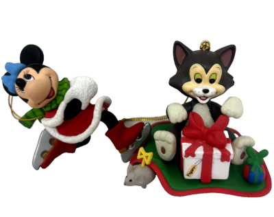 Disney ディズニー 猫 インテリア Figaro レア Minnie Disney Christmas Ice Skating Minnie Mouse & Figaro Cat Tree