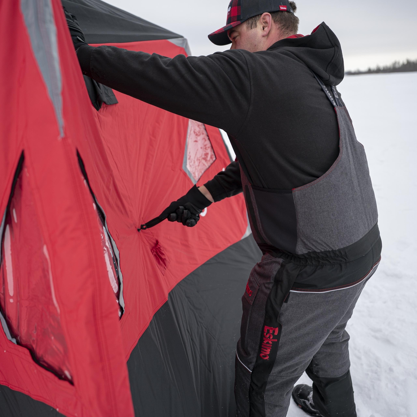 Eskimo Outbreak™ 850XD PopUp Portable Shelter Insulated Red/Black