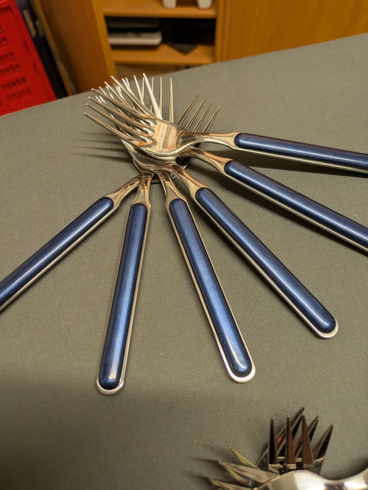 Besteck je sechs teile mit blauem Griff gesamt 30 teilig - Bild 3 von 4