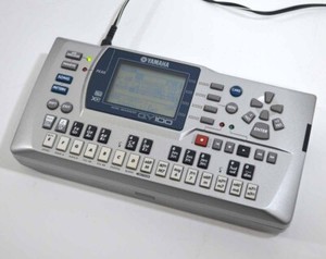 Yamaha QY100 Mobile Sequencer / Rhythm Machine 238 × 48 × 118mm 750g