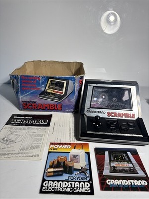 TOP ZUSTAND FUNKTIONSTÜCHTIG Vintage Tribüne ''SCRAMBLE'' 1982 elektronisches Spiel.