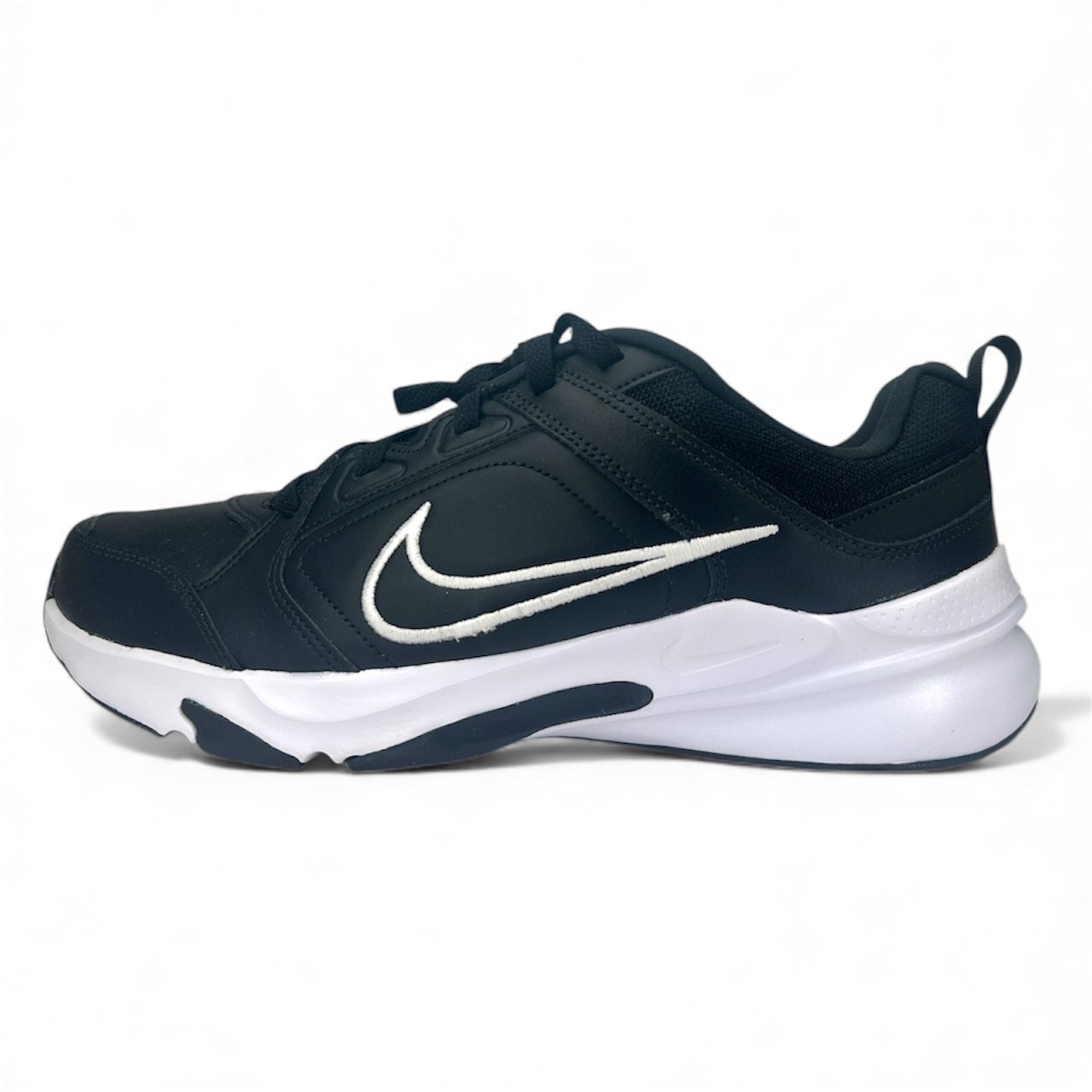 Nike Defy All Day Men’s Shoes Black/White – New With Box