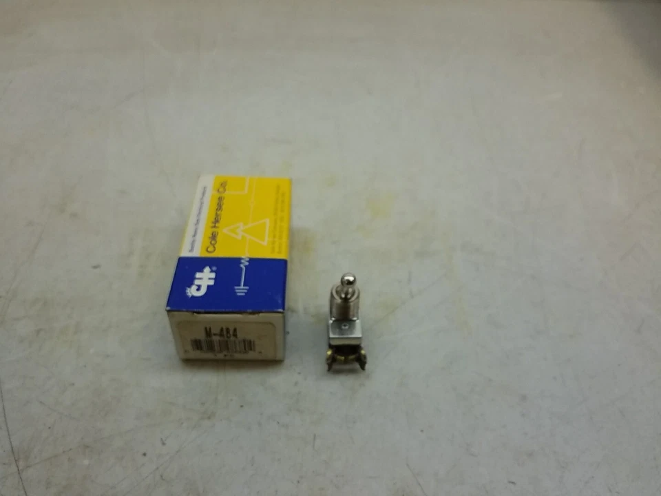 Interruptor de palanca de 2 tornillos M484 Cole Hersee ligero M-484 Foto 2 de 4