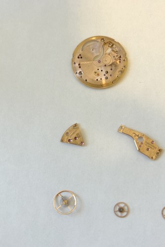 Omega Cal 552 Watch Parts Movement Fork Wheel Spring Bridge Escapement Balance - Picture 10 of 10