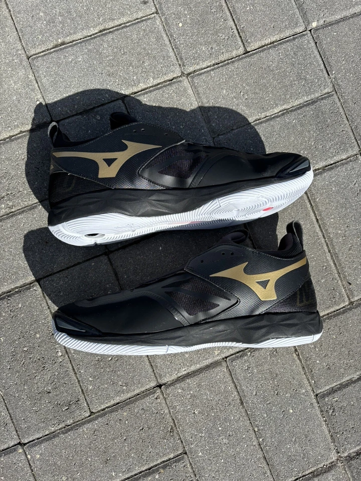 Zapato de Voleibol Mizuno WAVE MOMENTUM Negro x Dorado Talla: 14M (LEER DESCRIPCIÓN) Foto 2 de 4