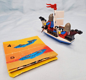 LEGO Castle Guard 6035 and King's Oarsmen 6017 both from 1987 - please read