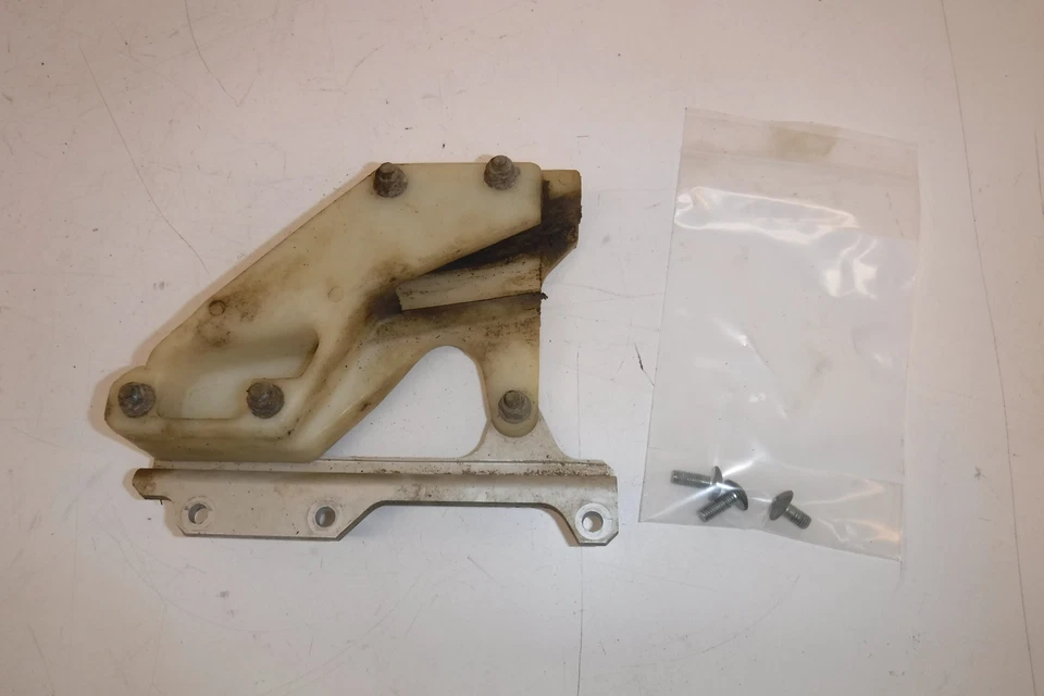 1990 suzuki dr250se OEM CHAIN SUPPORT GUIDE THRUST SLIDER - Image 3 of 4