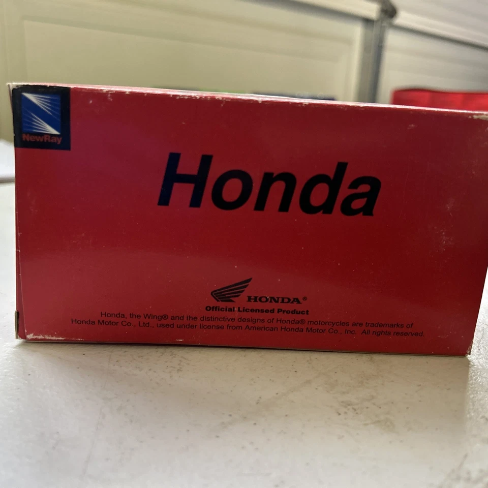 2005 Honda CBR CBR600 RR CBR1000RR  1/18 Scale Diecast Motorcycle Model New Ray - Image 3 of 4