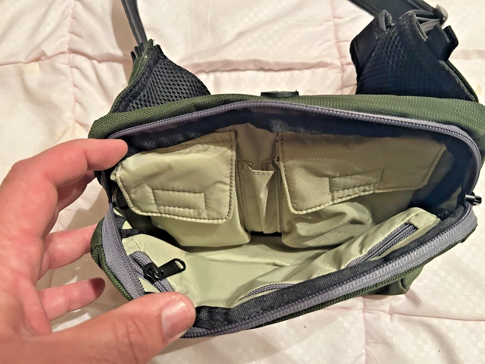 PacSafe Venturesafe 100 GII Antirrobo Cadera Pack 2.1L en excelente estado - VERDE Foto 4 de 4