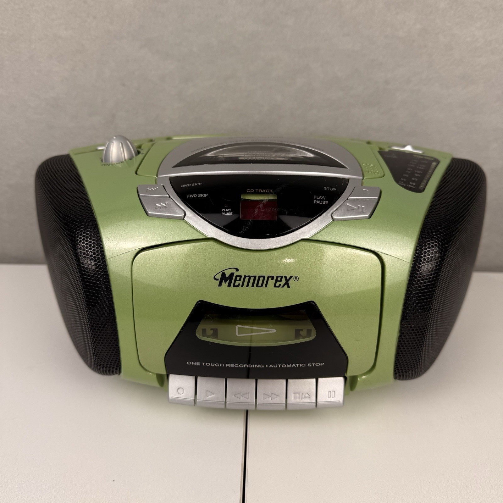 Memorex MP3130 Lime Green Boombox CD Cassette Radio Y2K 2001