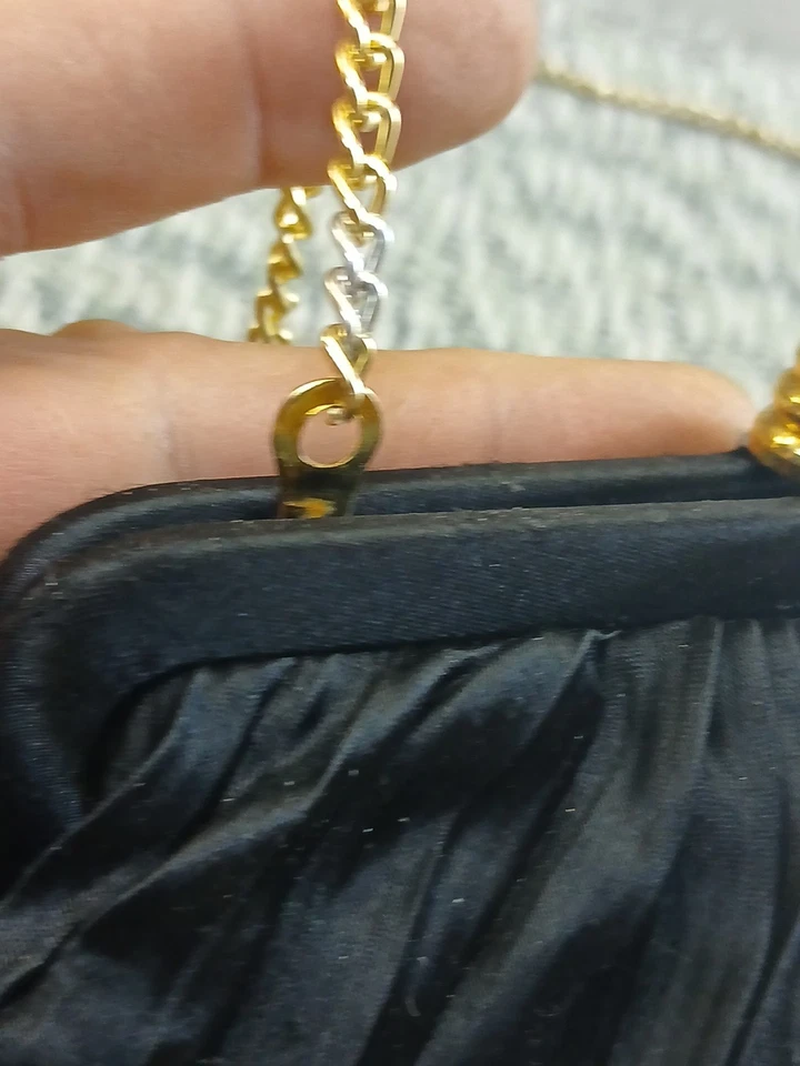 Cartera de hombro SASHA 23" metal tono dorado cadena Foto 4 de 4