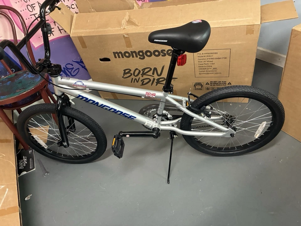 Bicicleta BMX Mongoose Brawler 20 pulgadas - Negra Foto 2 de 4