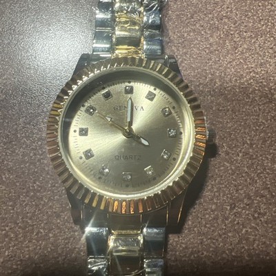 Geneva Woman s Watch 30 mm Gold Tone Face Fluted Bezel New Never Worn Free Ship