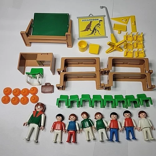 PLAYMOBIL  SCHOOL CLASSROOM TEACHER CHILDREN VINTAGE set 3522