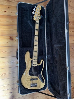 ベース Fender American Deluxe Jazz Bass V Fender American Deluxe Jazz Bass V - Black | Sweetwater