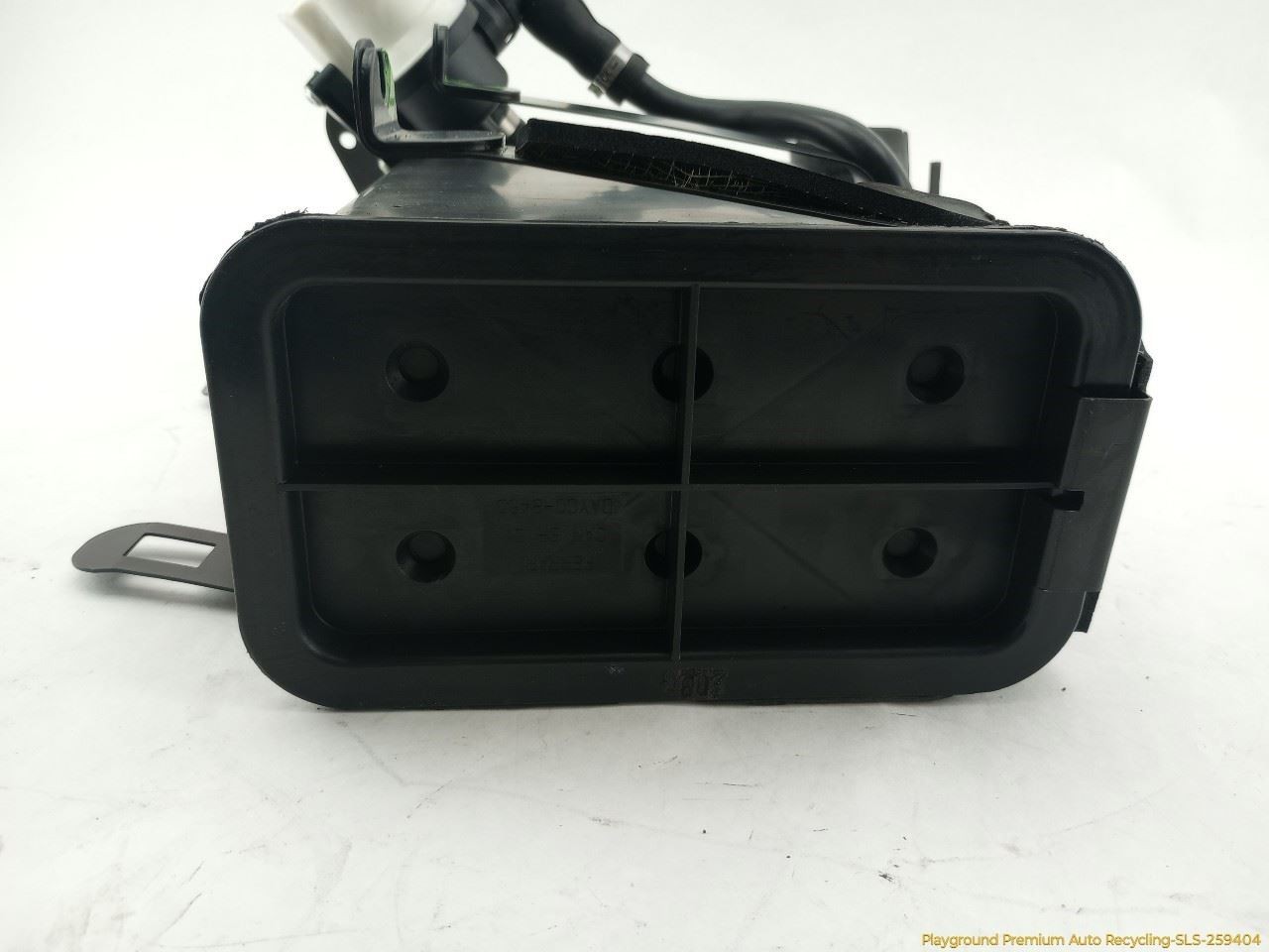 Maserati Quattroporte M139 Fuel Vapor Evap Charcoal Canister 4.2L V8 8 Cyl 03-08