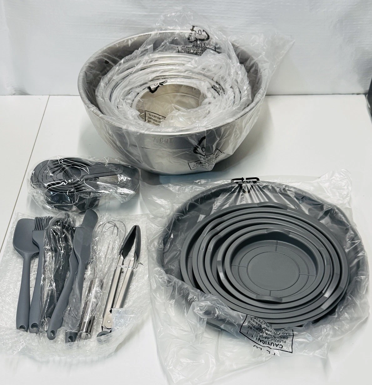 Stainless Steel Mixing Bowl 7 Piece Set w Lids Non Slip Bottom Kitchen Utensils
