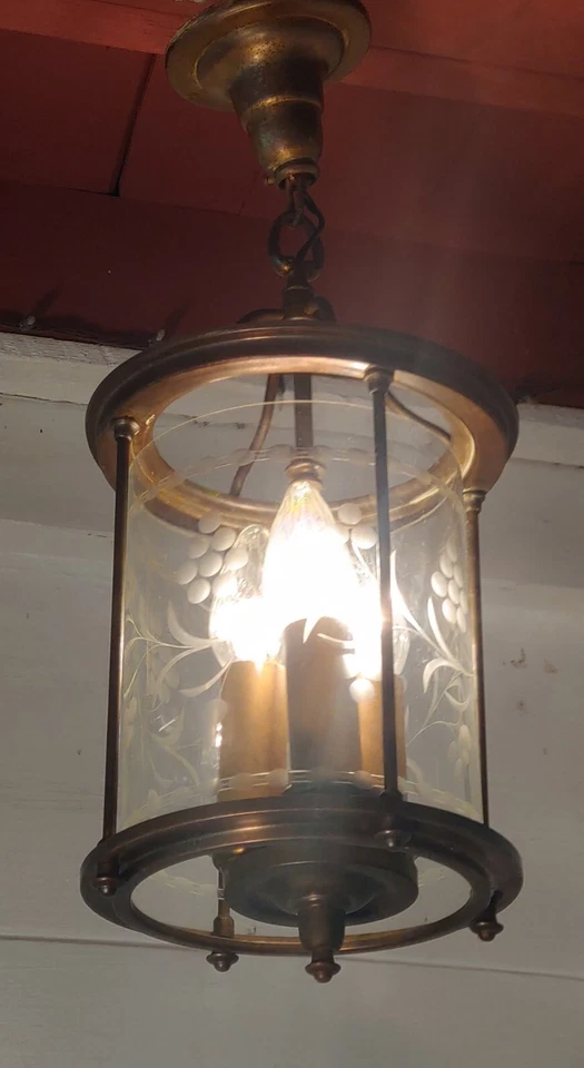 Antigua linterna interior colgante de bronce, vidrio grabado 3 luces, re-cableado  Foto 3 de 4