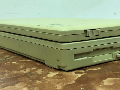 Portatile Zenith Data Systems mastersPort 386SL-60 con alimentatore per ricambi - Foto 16 di 24