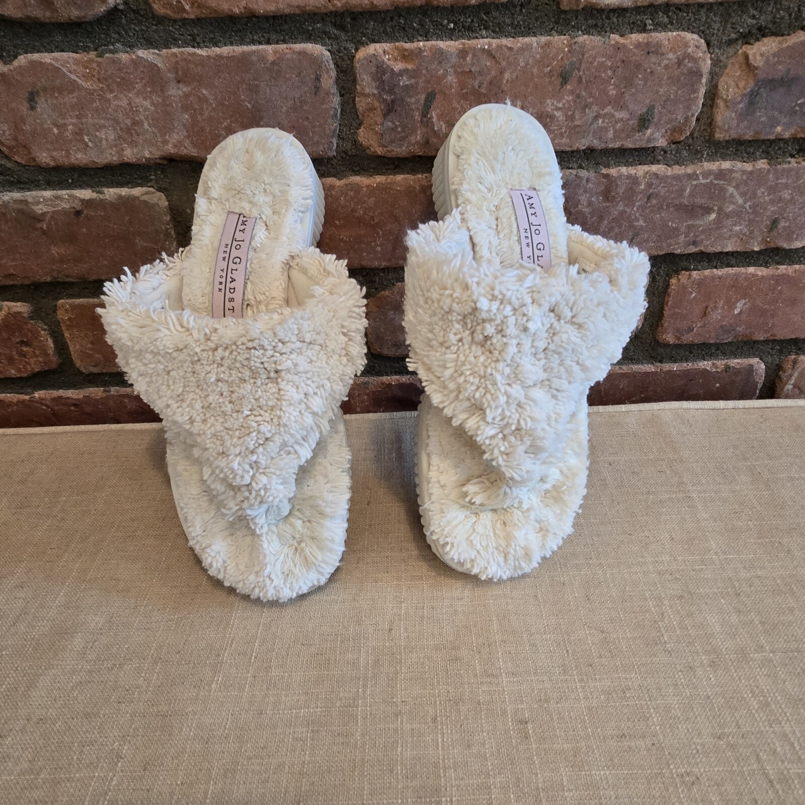 Women's Fuzzy Amy Jo Gladstone Size 5 Thong Flip Flop Slippers-image