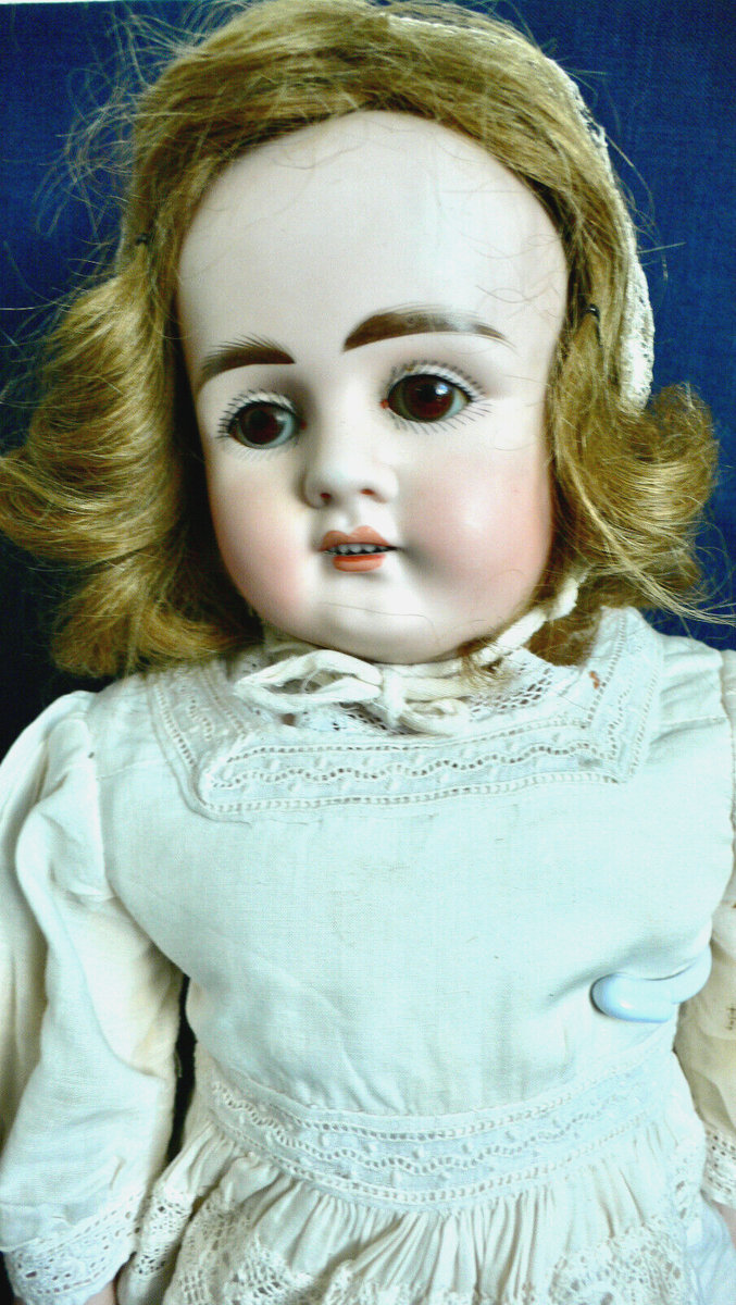 Poupée allemande, tête buste en biscuit,... - Lot 148 - Yann