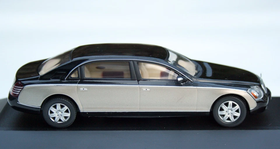 Maybach 62 Limousine Bj. 2002-2012, Nero/Metallo Argentato, Ixo-Modell M.1:43 - Immagine 3 di 4