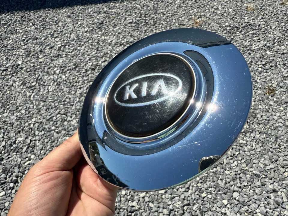 KIA MAGENTIS OPTIMA TAPA CENTRAL RUEDA FABRICANTE ORIGINAL ACABADO CROMADO 2001 2002 1 LENGÜETA ROTA Foto 2 de 4