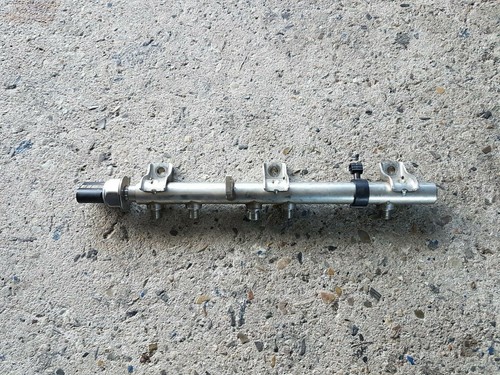 BMW 3er E90 E91 E92 LCI Hochdruckrail mit Sensor 7537319 7562474